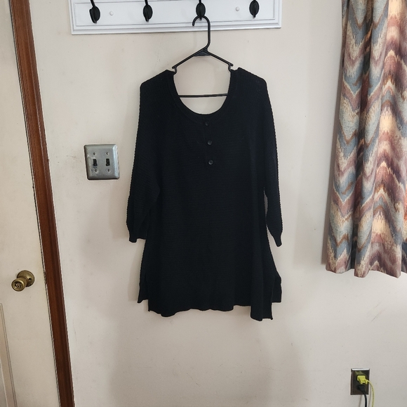 🎉 Black Sweater - Picture 2 of 4